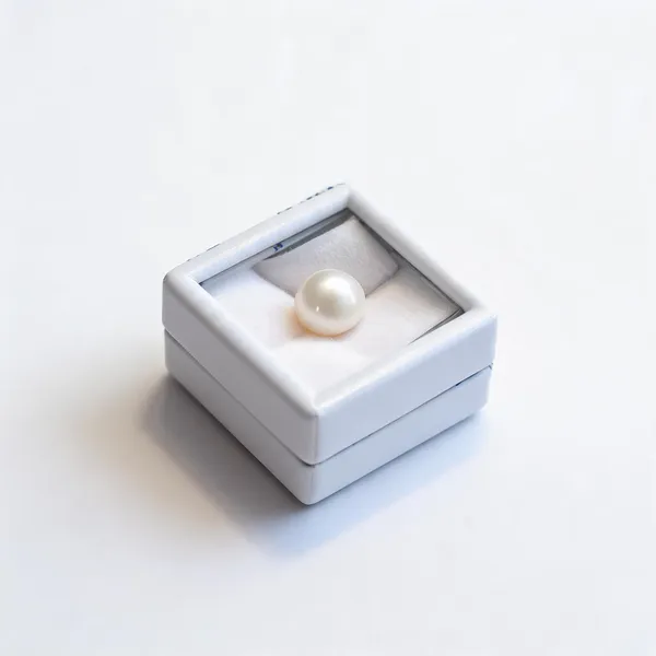 White_Natural_Round_Pearl_For_Unisex