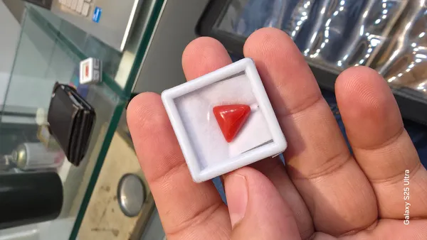 Red_Natural_Triangular_Coral_Gemstone_For_Unisex