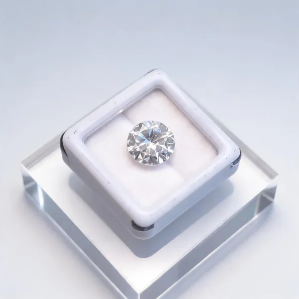 Clear_Natural_Round_Cut_Zircon_Gemstone_For_Unisex