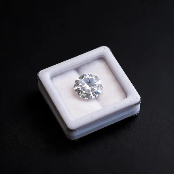 Clear_Natural_Round_Cut_Zircon_Gemstone_For_Unisex