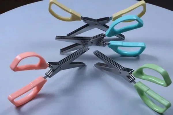 Metal_Scissor_Style_Kitchen_Tongs