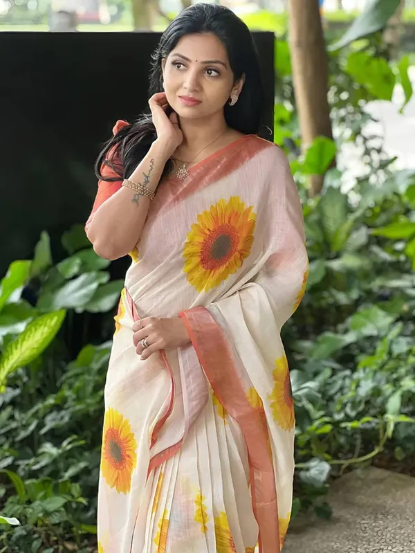 Cream_Floral_Print_Saree_for_Women