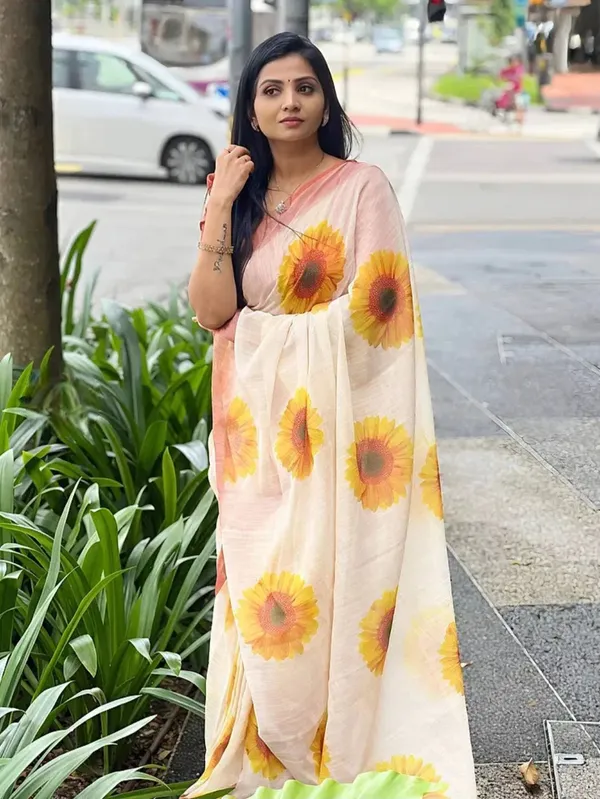 Cream_Floral_Print_Saree_for_Women