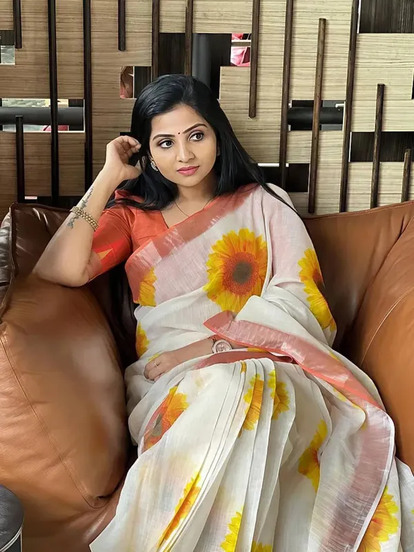 Cream_Floral_Print_Saree_for_Women