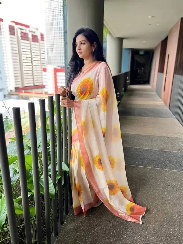 Cream_Floral_Print_Saree_for_Women