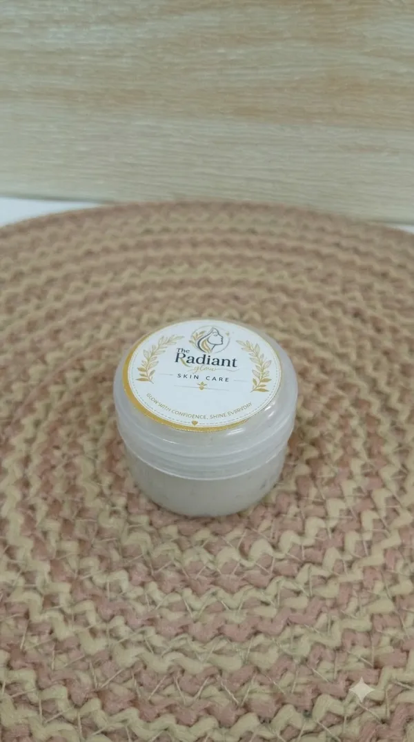 The_Radiant_Glow_FACE_WHITINING_CREAMC
