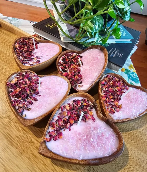 Wax_Romantic_Dried_Rose_Petal_Heart_Shaped_Candle_Pink