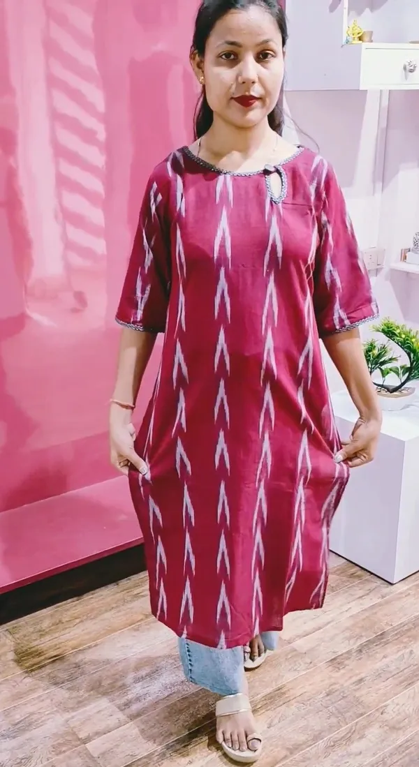 Kashnavika_Vastrakala_Women_Ikat_Straight_Kurta_(Maroon)