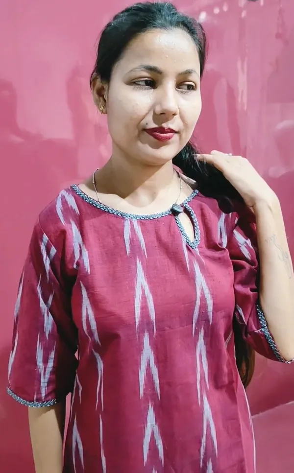 Kashnavika_Vastrakala_Women_Ikat_Straight_Kurta_(Maroon)