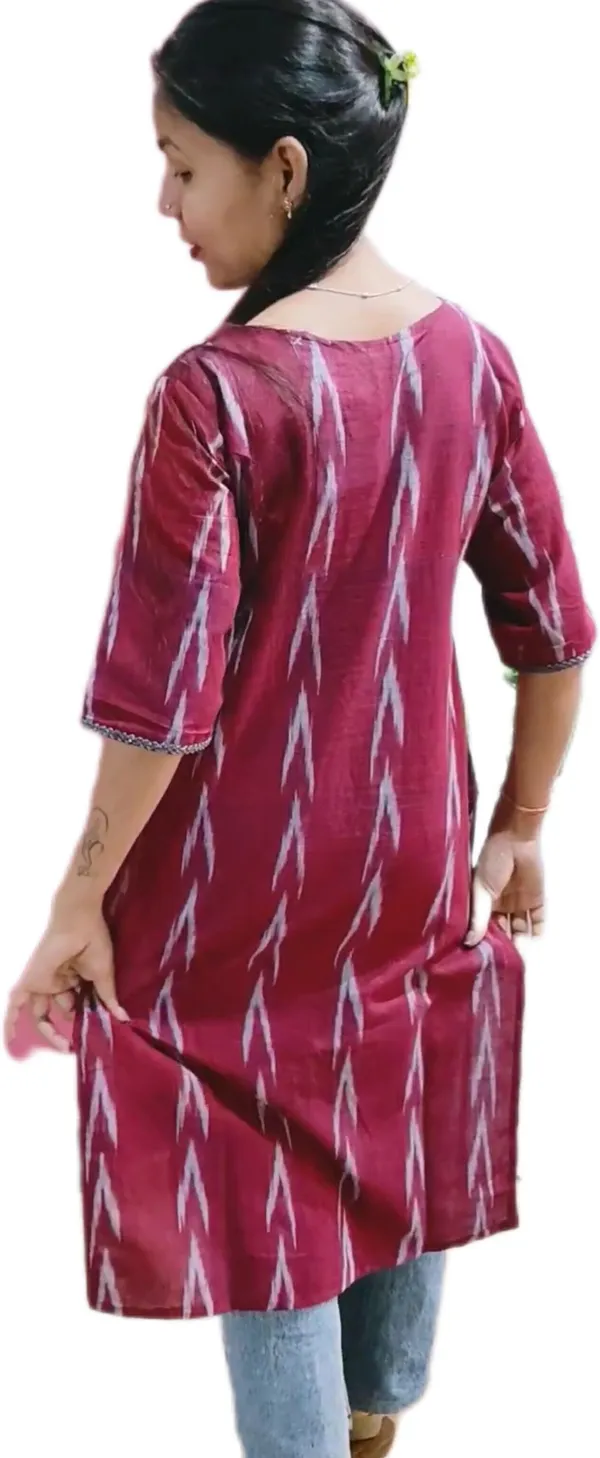 Kashnavika_Vastrakala_Women_Ikat_Straight_Kurta_(Maroon)
