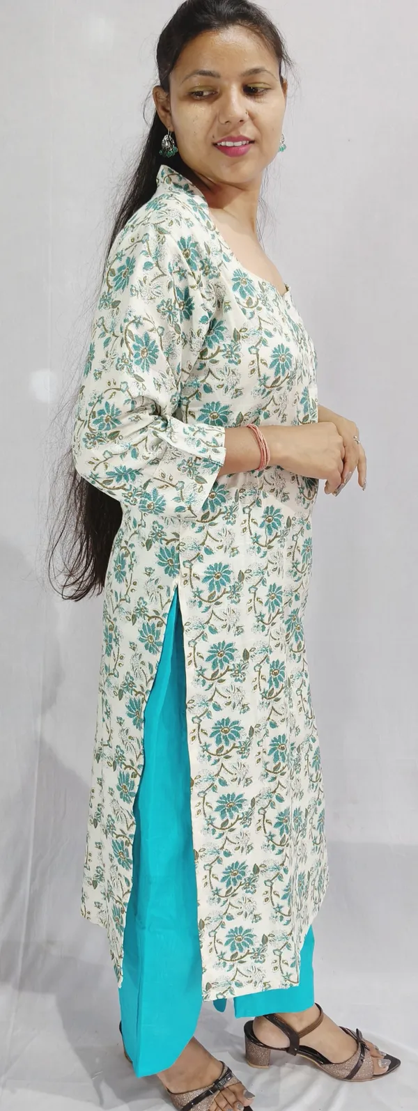 Kashnavika_Vatrakala_Women_Floral_Print_Straight_Kurta_(White)