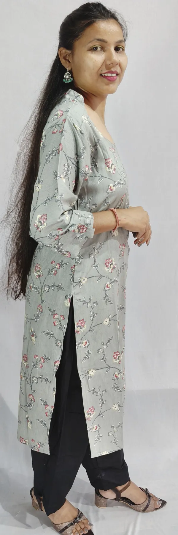 Kashnavika_Vastrakala_Women_Floral_Print_Straight_Kurta_(Grey)