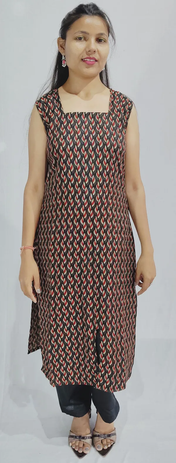 Kashnavika_Vastrakala_Women_Printed,_Geometric_Print_Straight_Kurta_(Black)