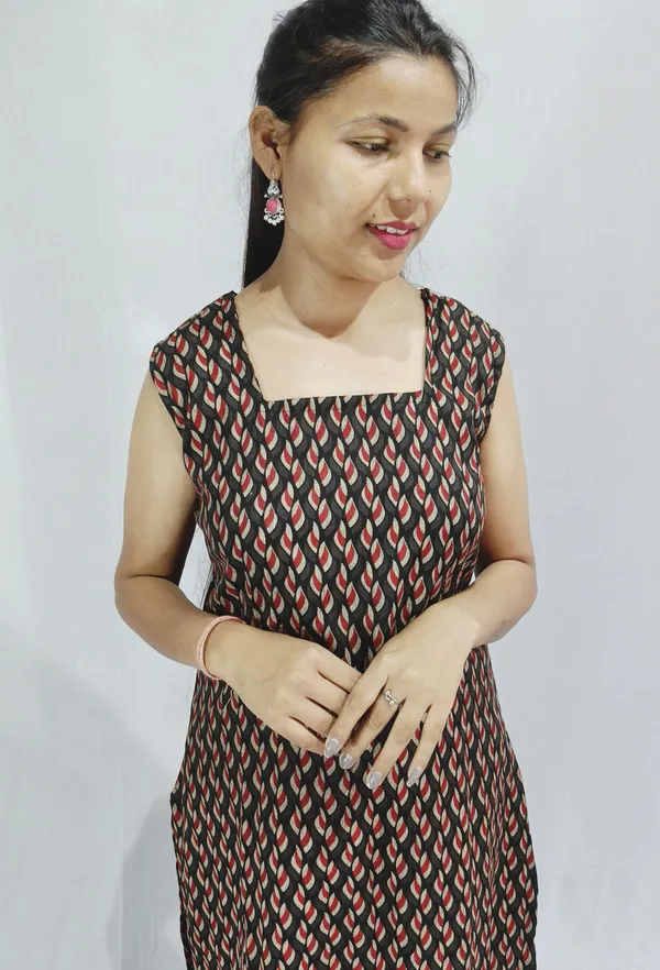 Kashnavika_Vastrakala_Women_Printed,_Geometric_Print_Straight_Kurta_(Black)