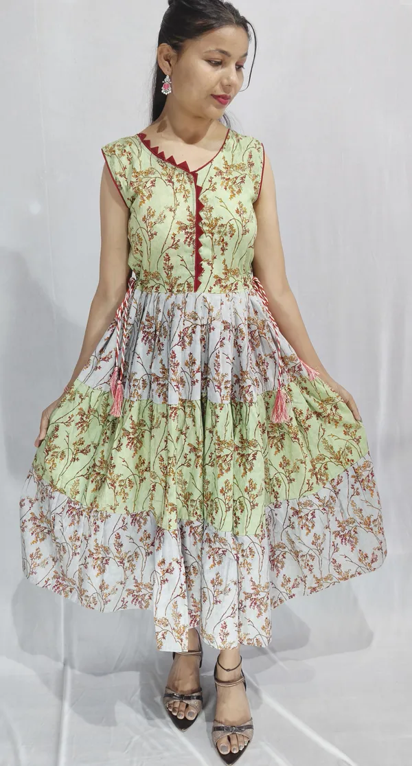 Kashnavika_Vastrakala_Women_Floral_Print_Flared_Kurta_(Multicolor)