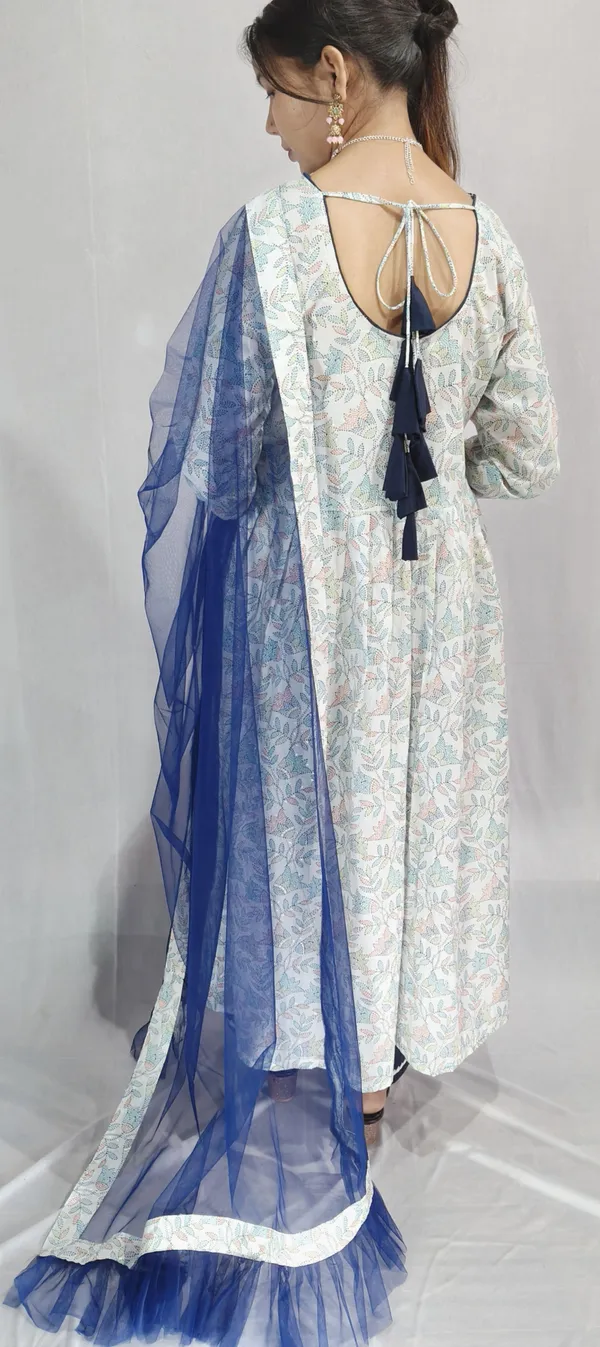 Kashnavika_Vastrakala_Printed_Kurta,_Trouser/Pant_&_Dupatta_Set_()