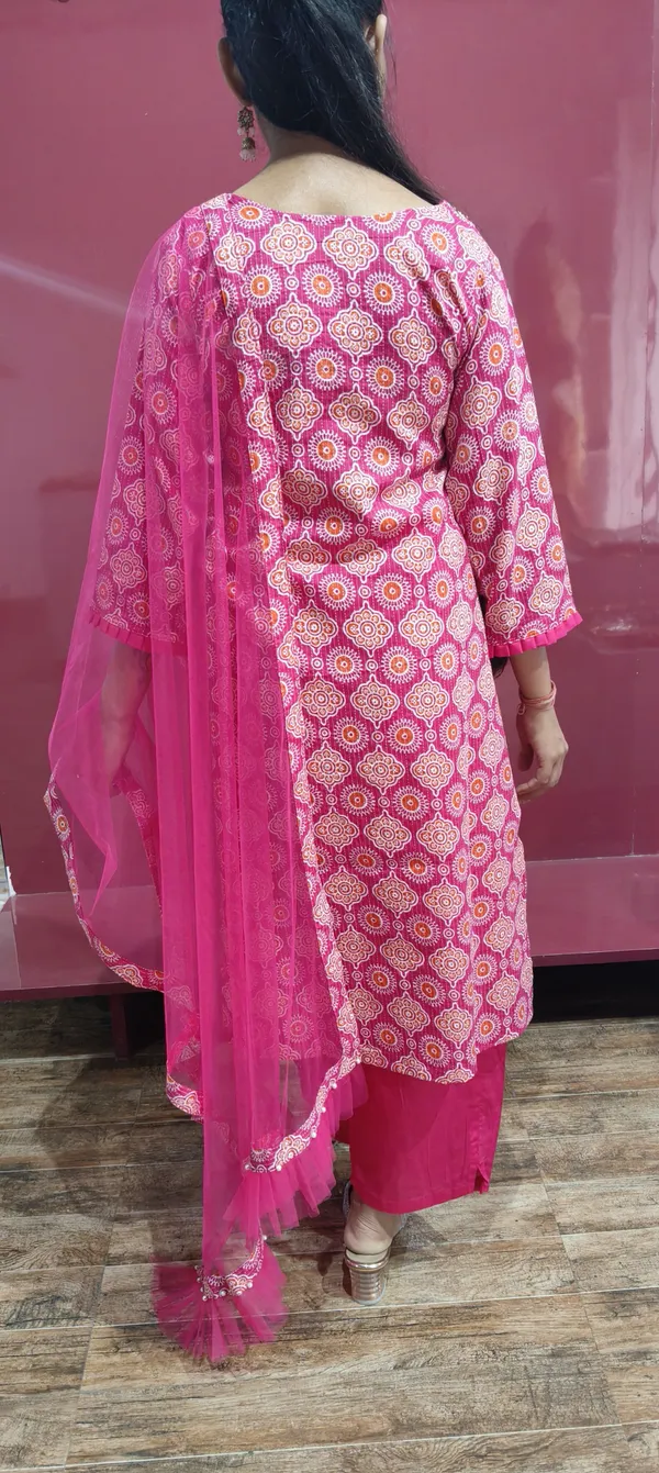 Kashnavika_Vastrakala_Floral_Print_Kurta,_Trouser/Pant_&_Dupatta_Set_()