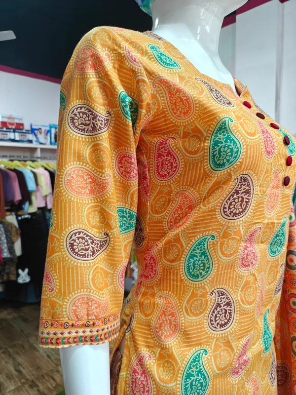 Saffron_Cotton_Polyester_Blend_Printed_Kurta_Set_For_Women