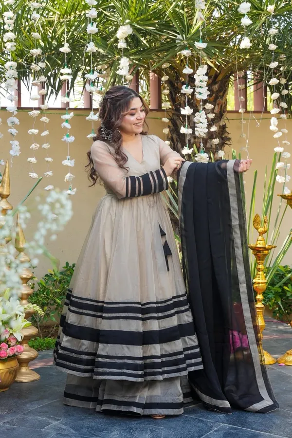Premium_Ivory_Organza_Anarkali_Gown_With_Grand_Flare