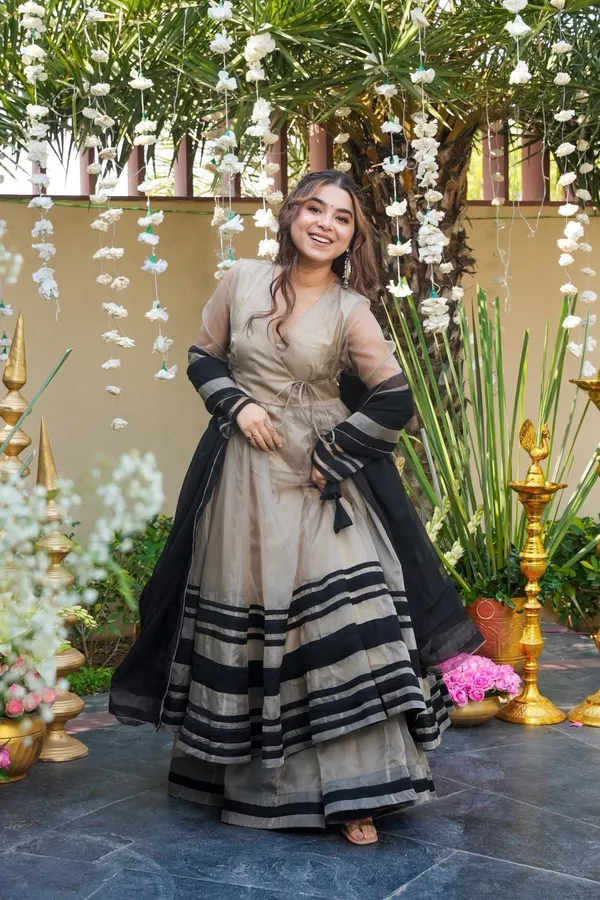 Premium_Ivory_Organza_Anarkali_Gown_With_Grand_Flare