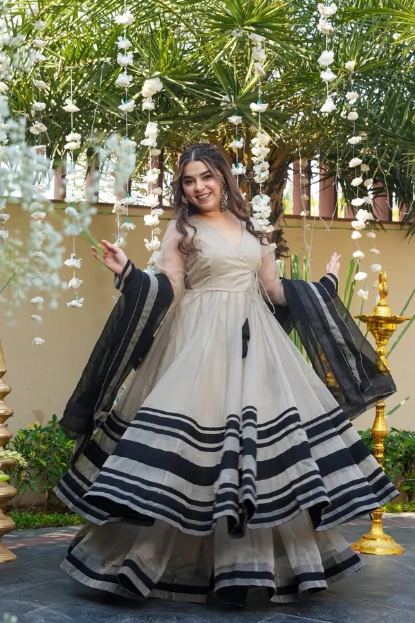 Premium_Ivory_Organza_Anarkali_Gown_With_Grand_Flare