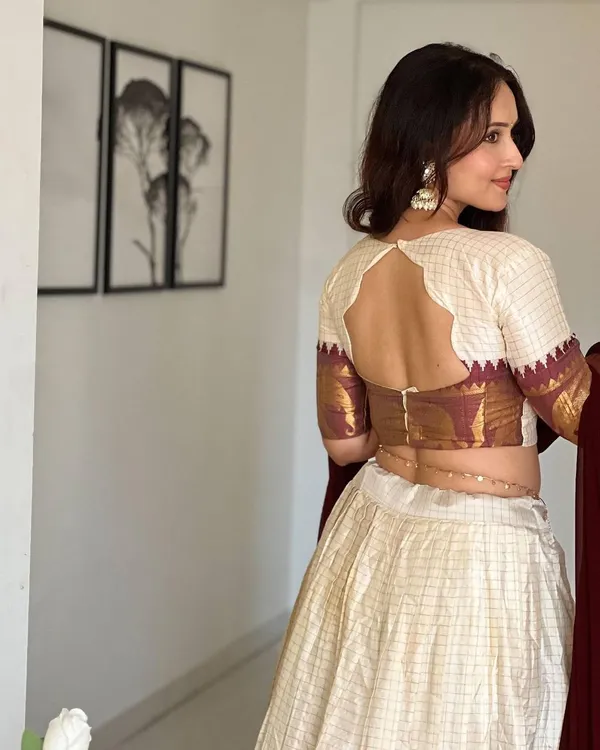 Elegant_Elephant_White_Checks_Silk_Lehenga_Light_Shades_To_Complement_To_Create_Beautiful_Aura_In_All_Function