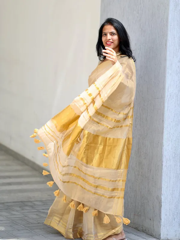 Luxury_Off_White_Gold_Kasavu_Saree_With_Designer_Tassel_Pallu