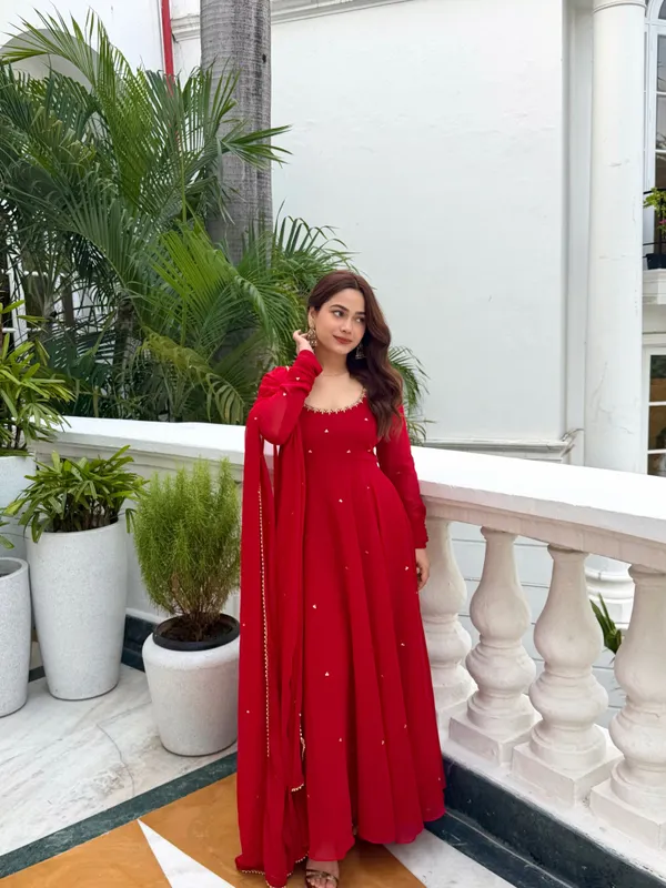 Red_Premium_Georgette_Suit_Set_With_Dupatta