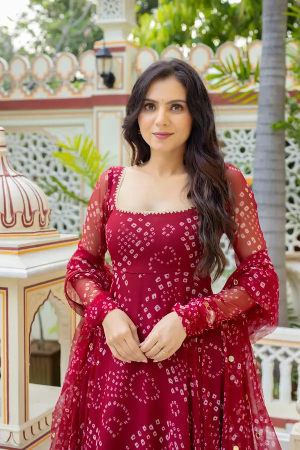 Women's_Red_Georgette_3_Piece_Kurta_Set_With_Lace_Work_Dupatta