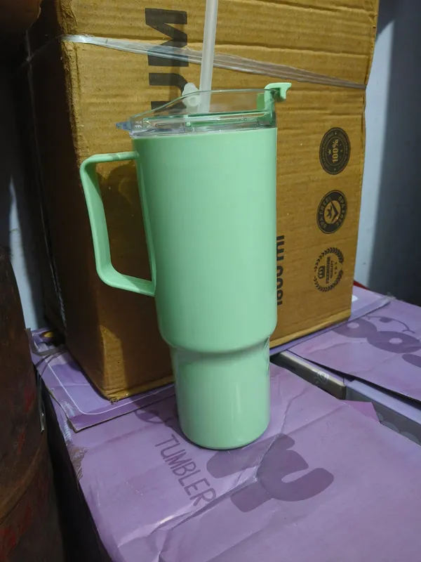 Tumbler_With_Straw_&_Top_Handle1800ml