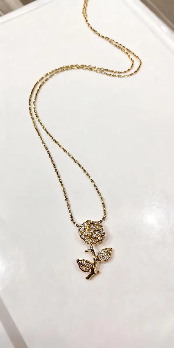 Gold_Stainless_Steel_Floral_Pendant_Necklace_For_Women