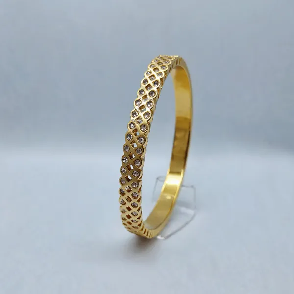 Gold_Anti_Tarnish_Stone_Studded_Slim_Bangle_Bracelet_For_Women