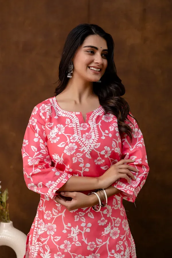 Gajari_Women_S_Cotton_Blend_Chikankari_Embroidered_Straight_Kurta_Set