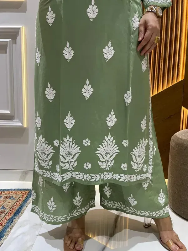 Pista_Diwali_Speacial_Chikankari_Work_Kurti_And_Plazzo_Set
