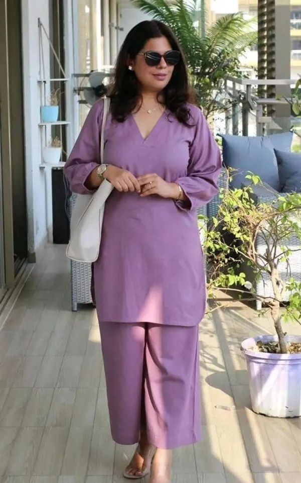 Light_Purple_Beads_N_Stones_Charming_Women_Kurti_Pant_Set