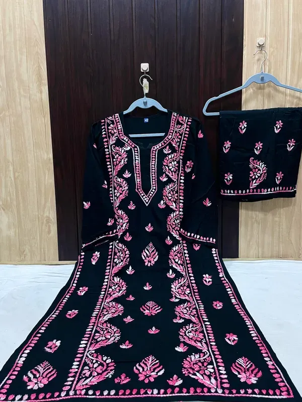 Black_Pink_Exclusive_Soft_Rayon_Daul_Shade_Thread_Work_Kurti_Plazo_Set
