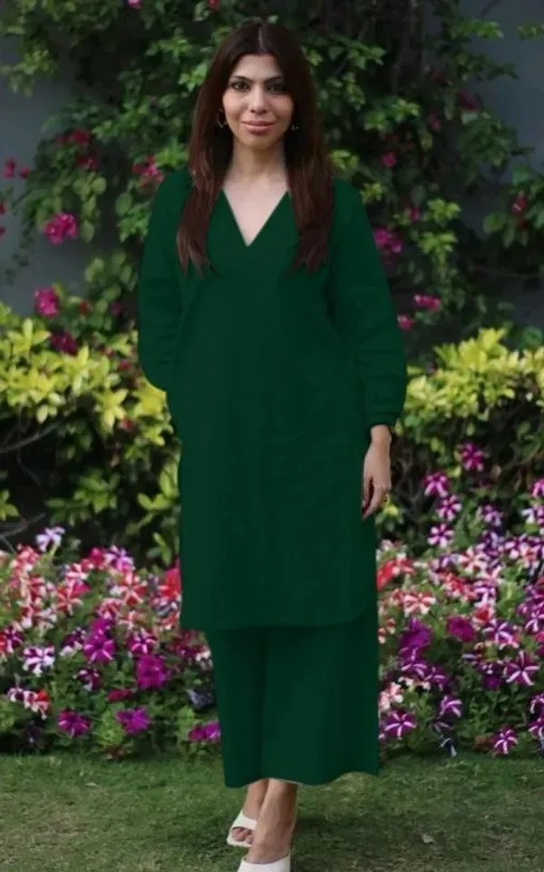 Green_Beads_N_Stones_Charming_Women_Kurti_Pant_Set