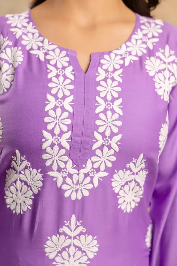 Light_Purple_Floral_Embroidered_Round_Neck_Chikankari_Straight_Kurta_With_P