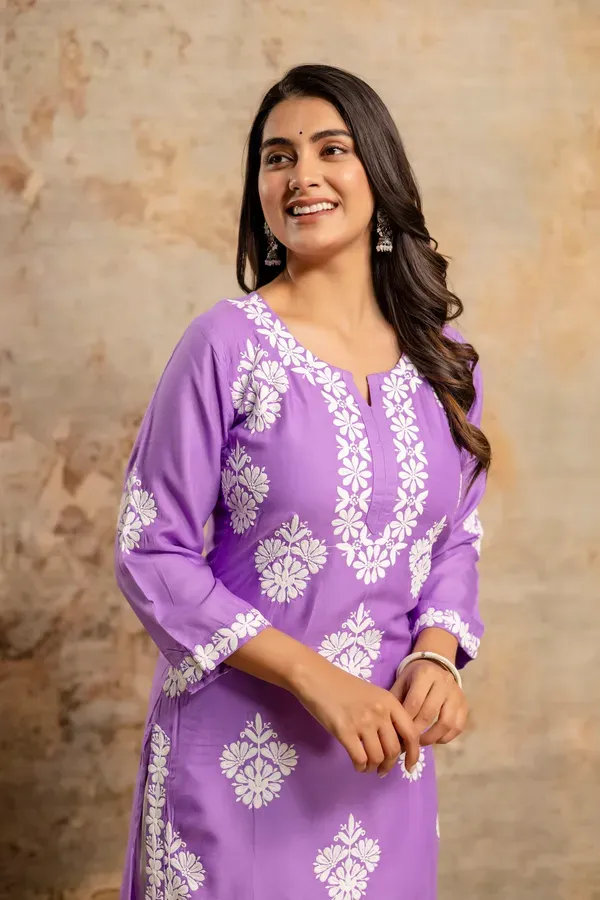Light_Purple_Floral_Embroidered_Round_Neck_Chikankari_Straight_Kurta_With_P