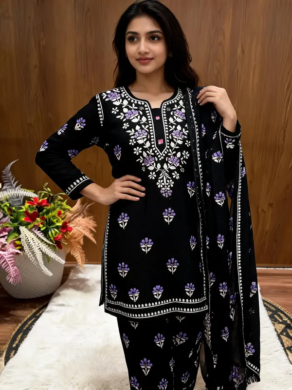 Black_Cotton_Kurta_Set_For_Women