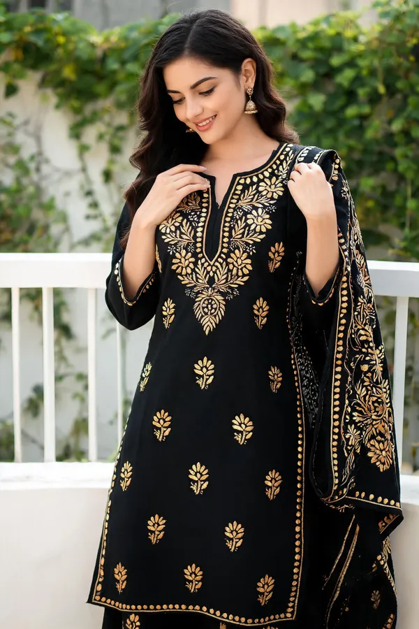 Black_Cotton_Kurta_Set_For_Women