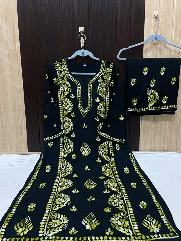 Black_Mehndi_Exclusive_Soft_Rayon_Daul_Shade_Thread_Work_Kurti_Plazo_Set