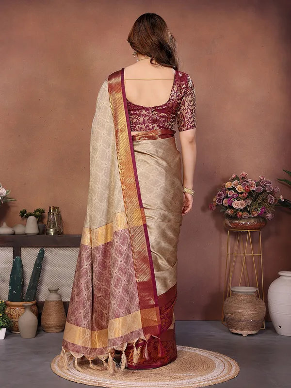 Beige_With_Maroon_And_Gold_Silk_Cotton_Saree_For_Women