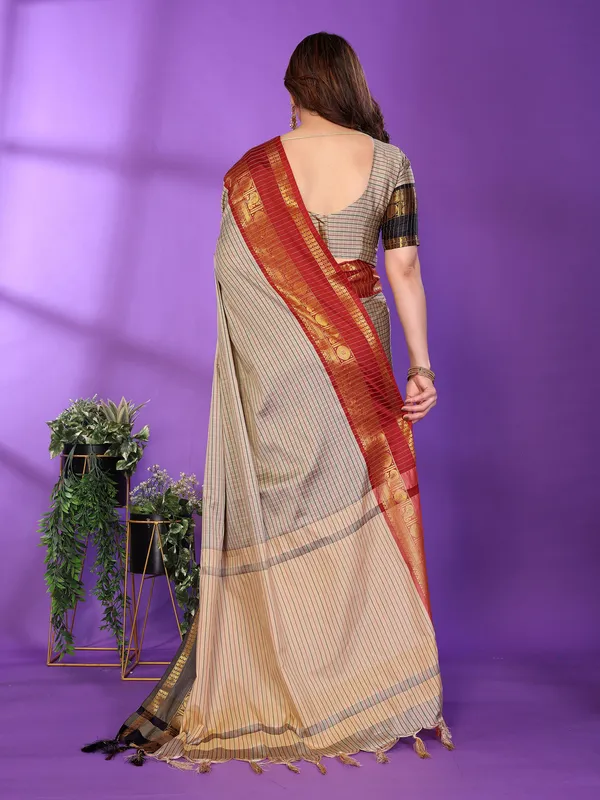 Beige_Silk_Cotton_Saree_For_Women