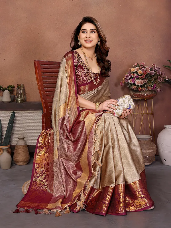 Beige_With_Maroon_And_Gold_Silk_Cotton_Saree_For_Women