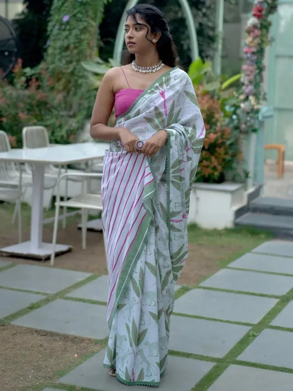 White_Mulmul_Saree_For_Women