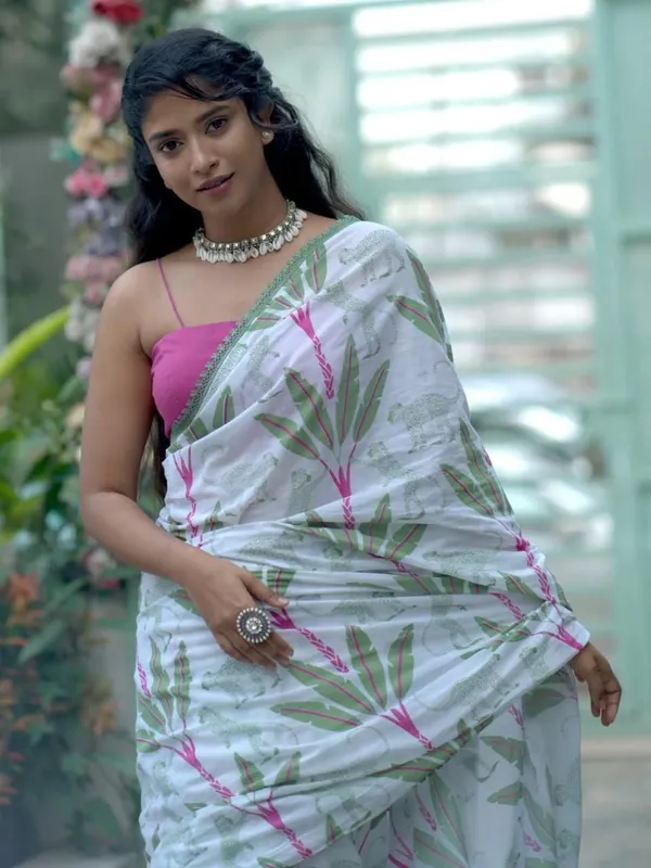 White_Mulmul_Saree_For_Women