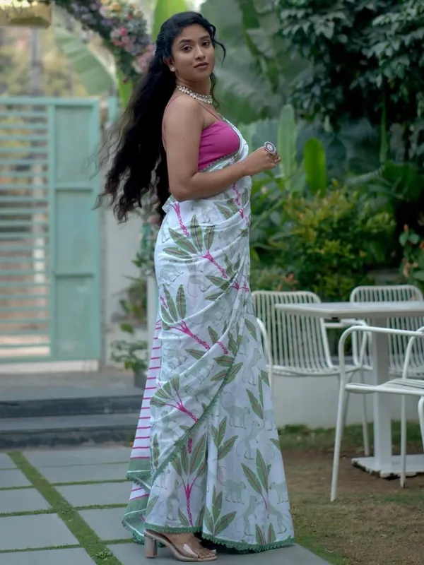 White_Mulmul_Saree_For_Women