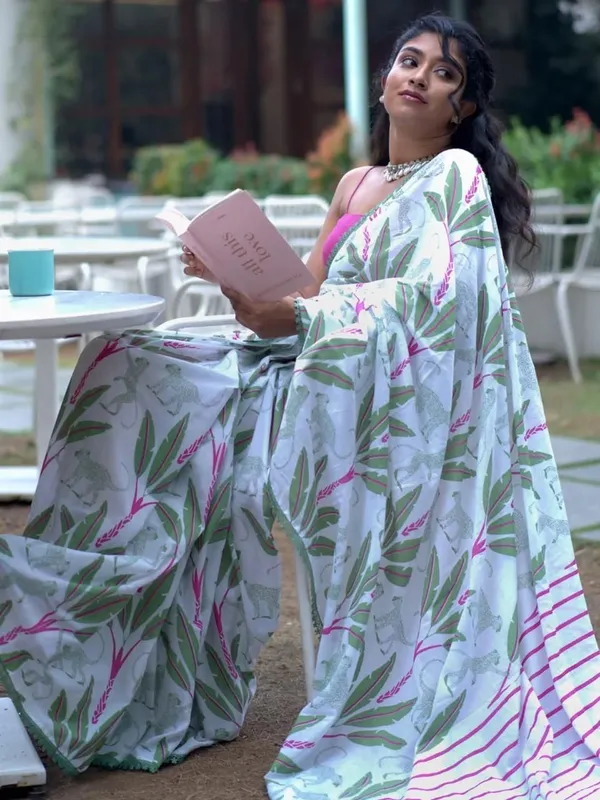 White_Mulmul_Saree_For_Women