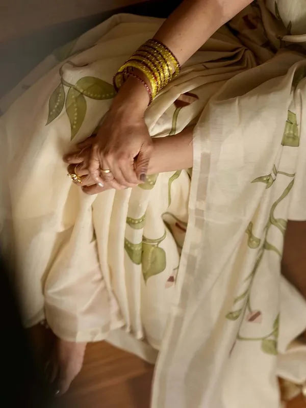 Beige_Linen_Saree_For_Women